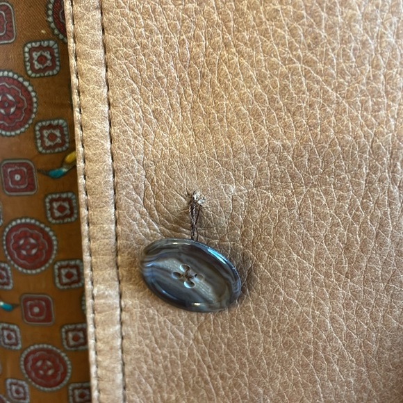 Heavy leather coat- fits like a medium - Picture 4 of 7